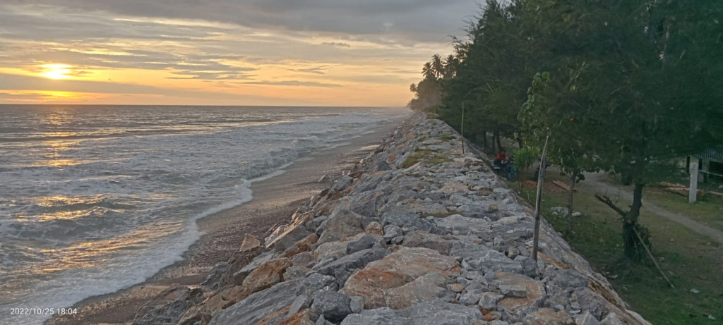 PANTAI DESA LEMBAH BARU