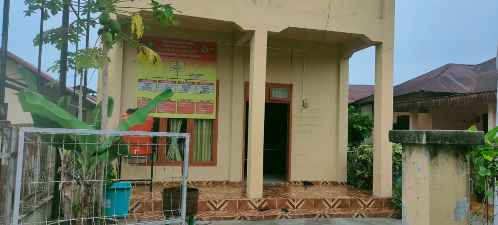 FOTO GEDUNG SERBA GUNA YANG DIGUNAKAN UNTUK KANTOR DESA LEMBAH BARU